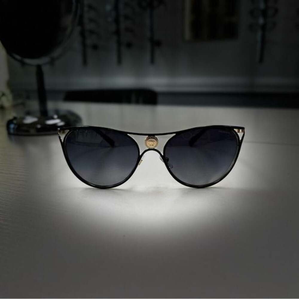 Woman’s Elegant Versace Black Sunglasses